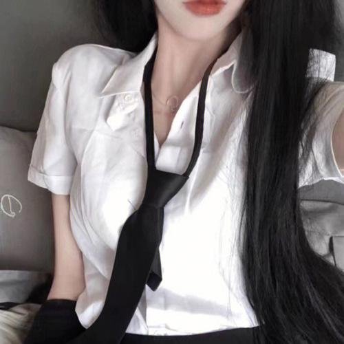 一个人的皮影戏